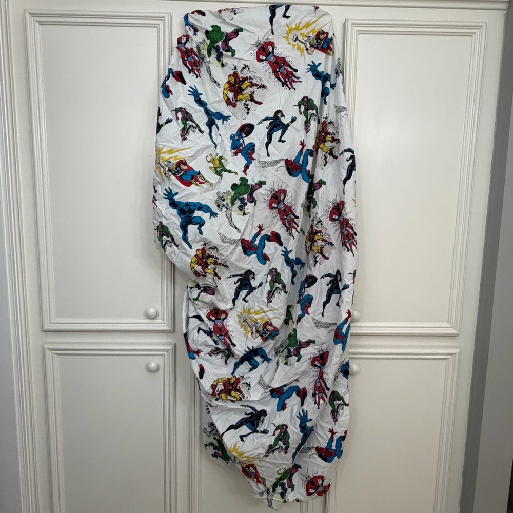 Pottery Barn Kids Twin Fitted Sheet White Marvel Avengers Heroes Cotton Bedding